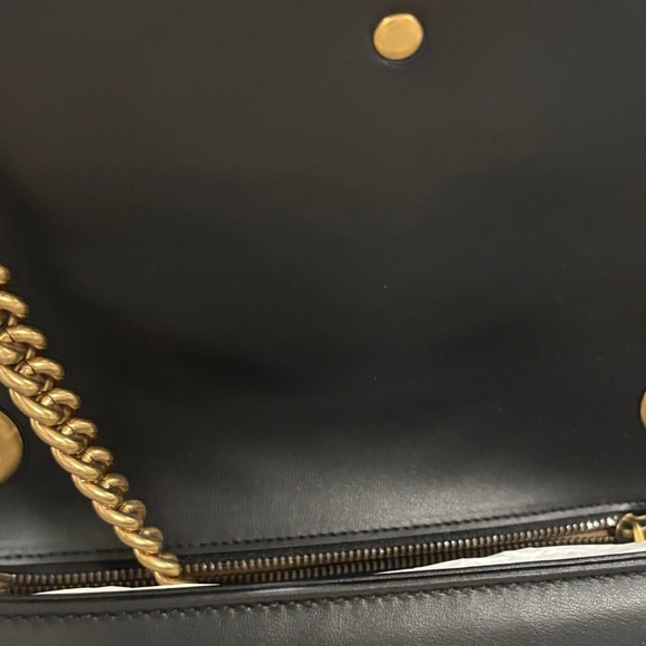 Gucci Quilted Black Shoulder Bag with Gold Chain - Picture 7 of 9